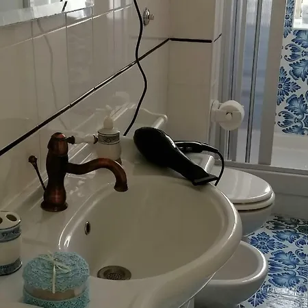Le Rose Bed & Breakfast 2*